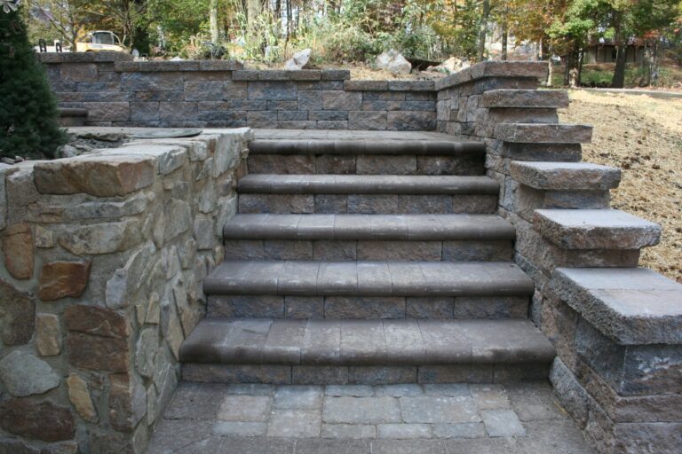 Retaining Wall and Paver Steps